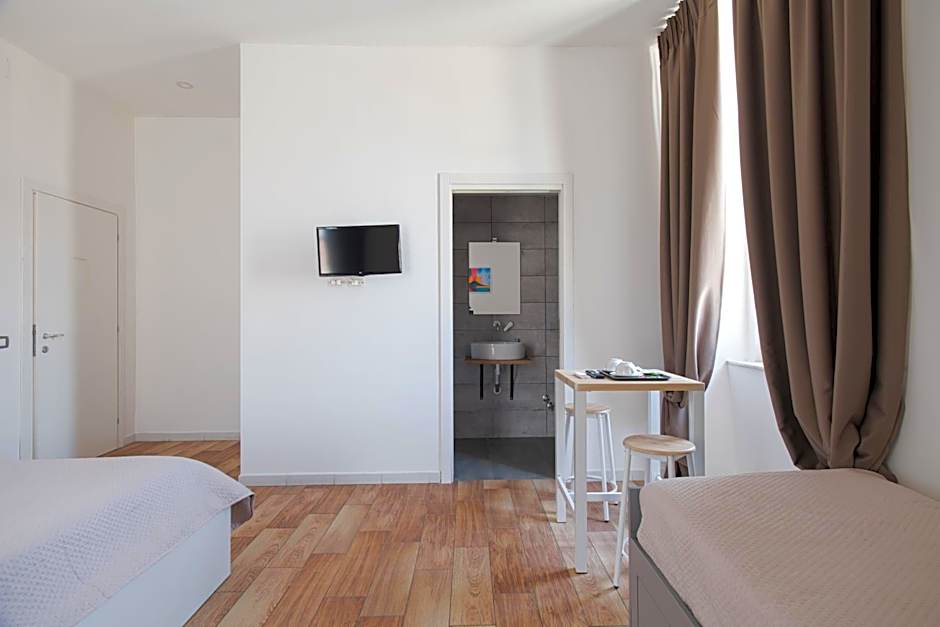 Naples Gateway Rooms