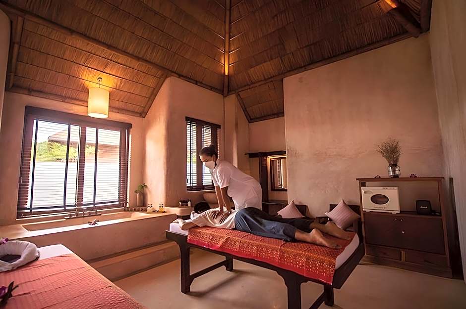 High Season Pool Villa & Spa