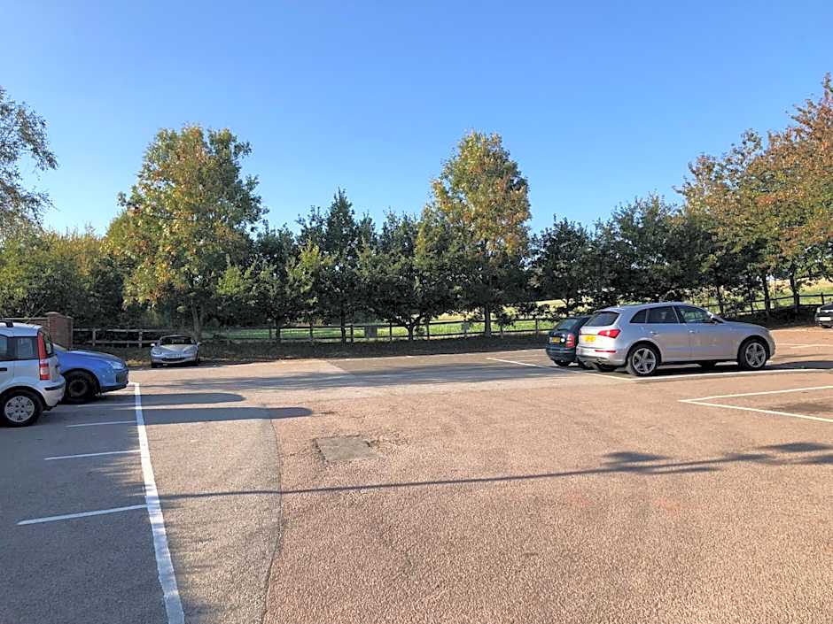 Old Hunters Lodge Whipsnade Limited