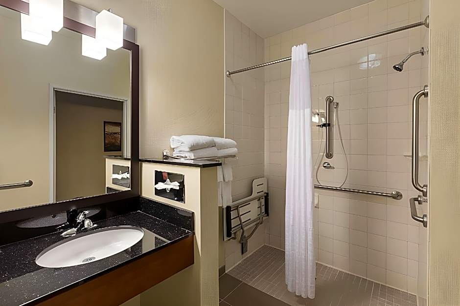 Comfort Suites Saginaw North