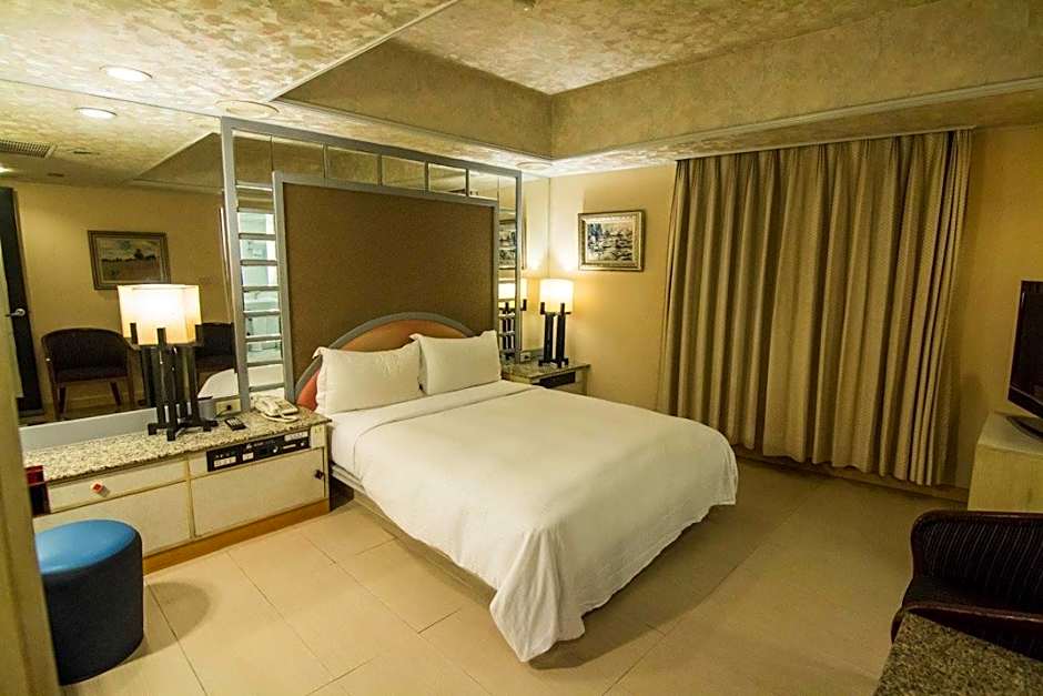 Katherine Plaza Hotel