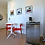 Commercial Zone Studios, Pool, BBQ and Beach 7 Blocks