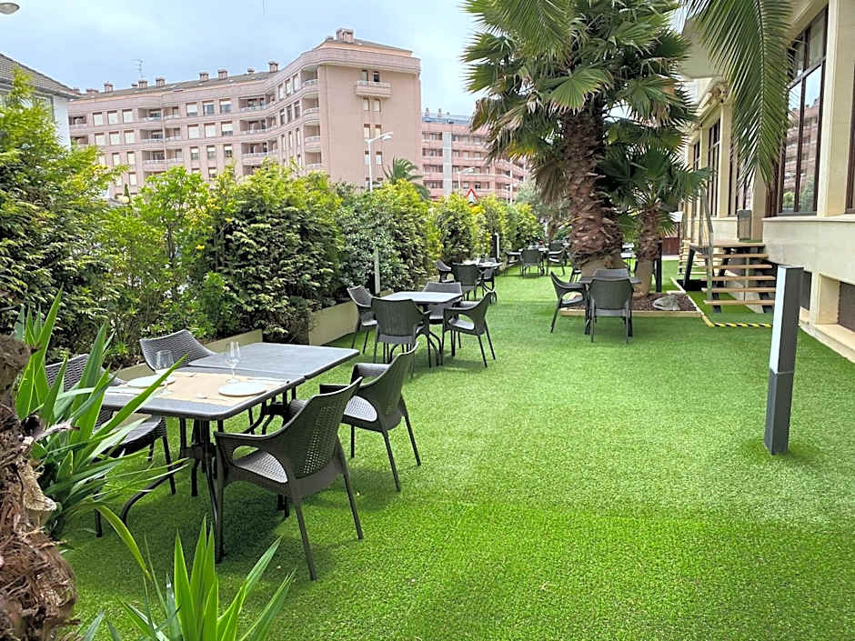 Las Rocas Playa Hotel