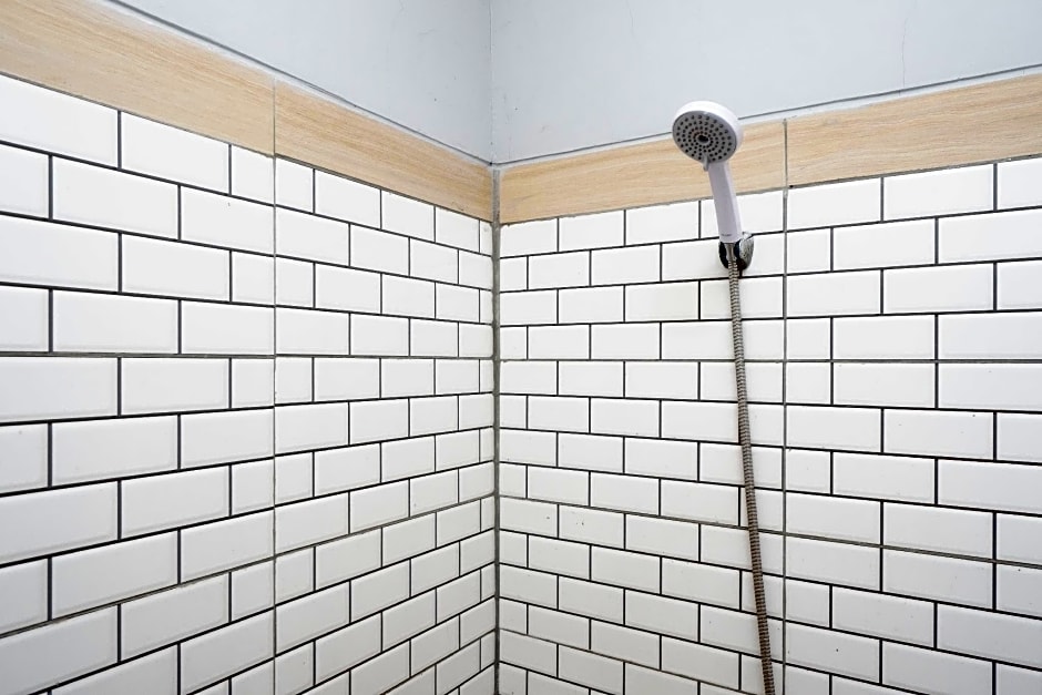 RedDoorz near Exit Tol Batang