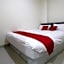 RedDoorz Plus near Mall Ciputra Jakarta