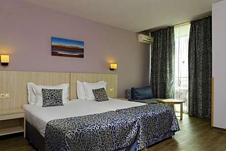 Standard Twin Room with Sea View