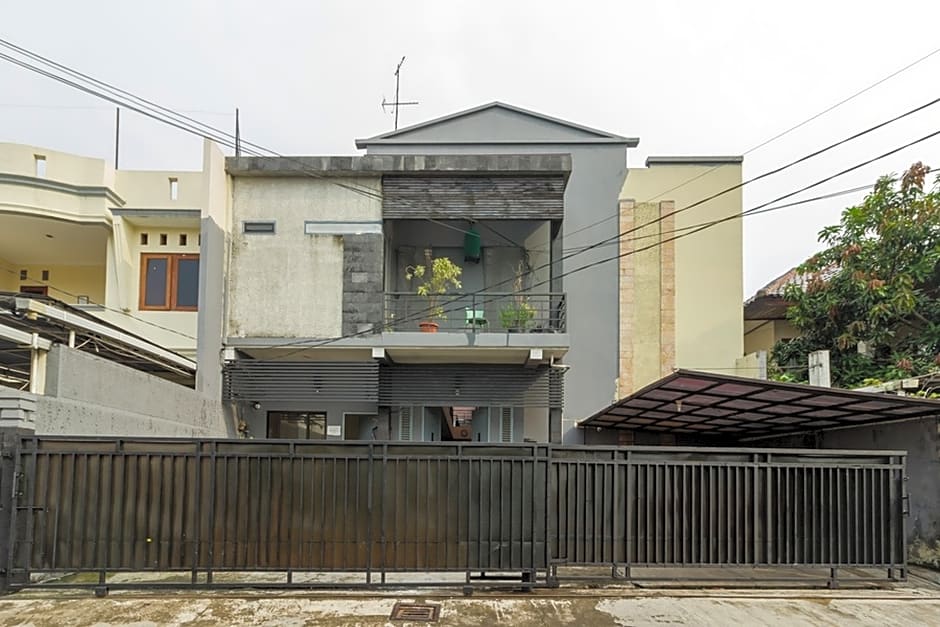 Formerly RedDoorz Syariah near Pondok Indah Mall 3