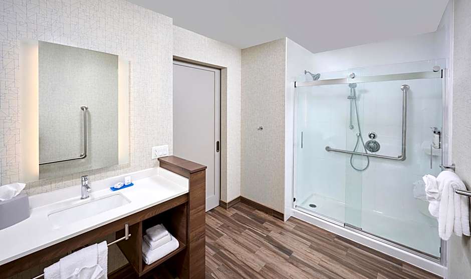 Holiday Inn Express and Suites Brantford By IHG
