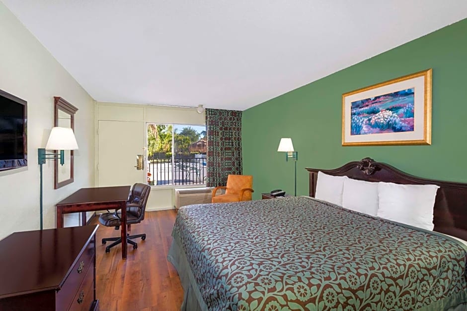 Travelodge by Wyndham Fort Myers North