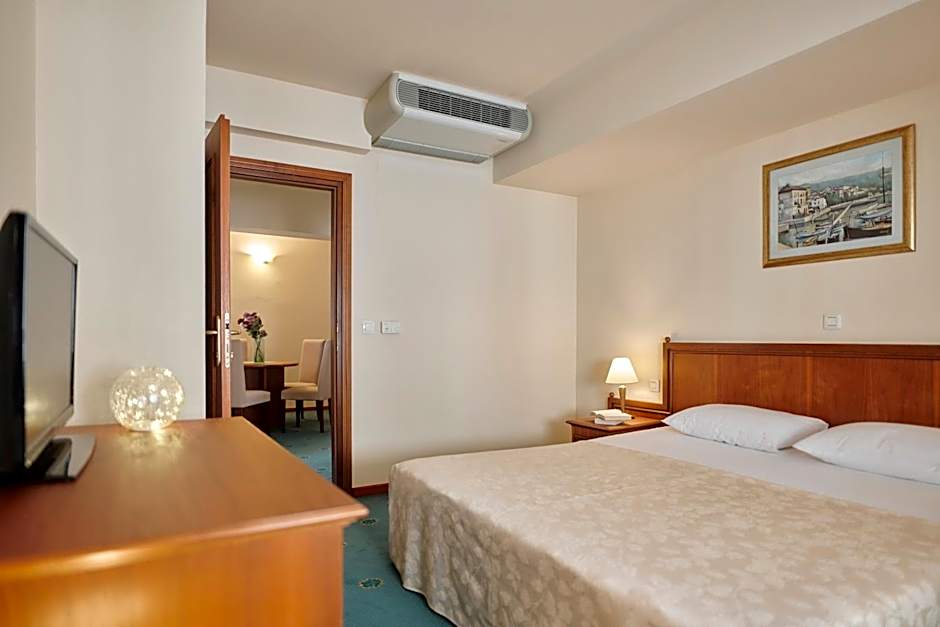 Foto 1 di 8 di Suite, Sea View