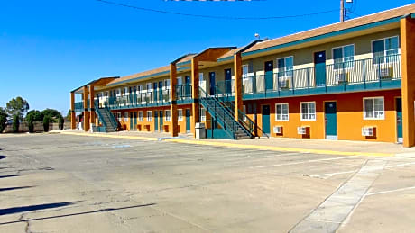 Corcoran Country Inn