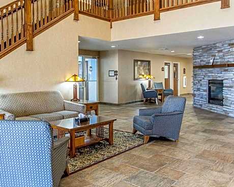 Quality Inn & Suites Fort Madison near Hwy 61