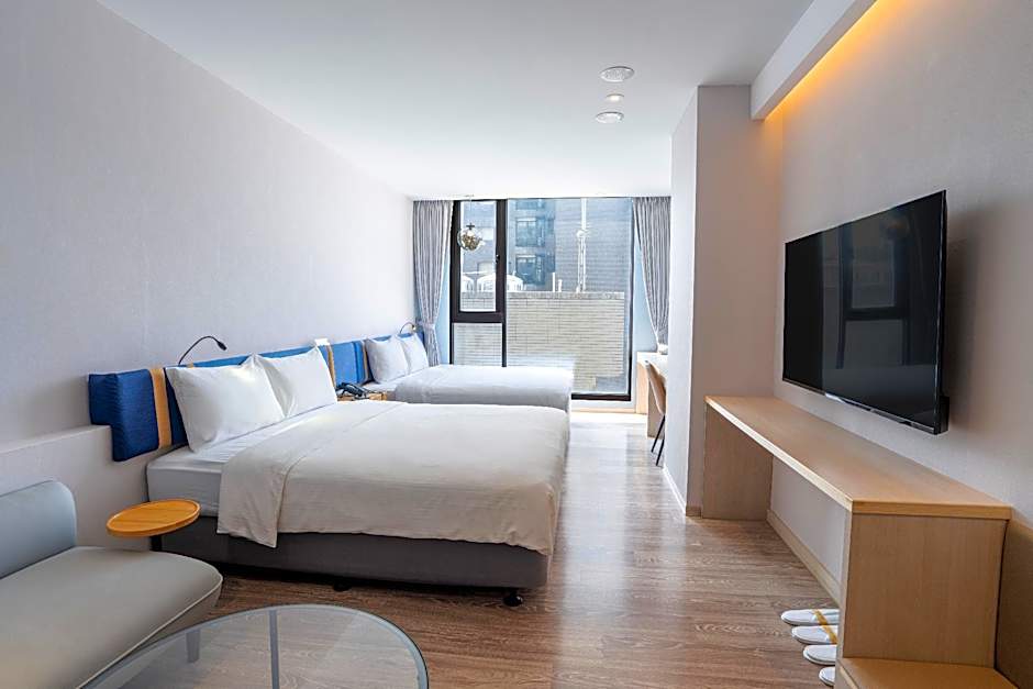 Explore Hotel