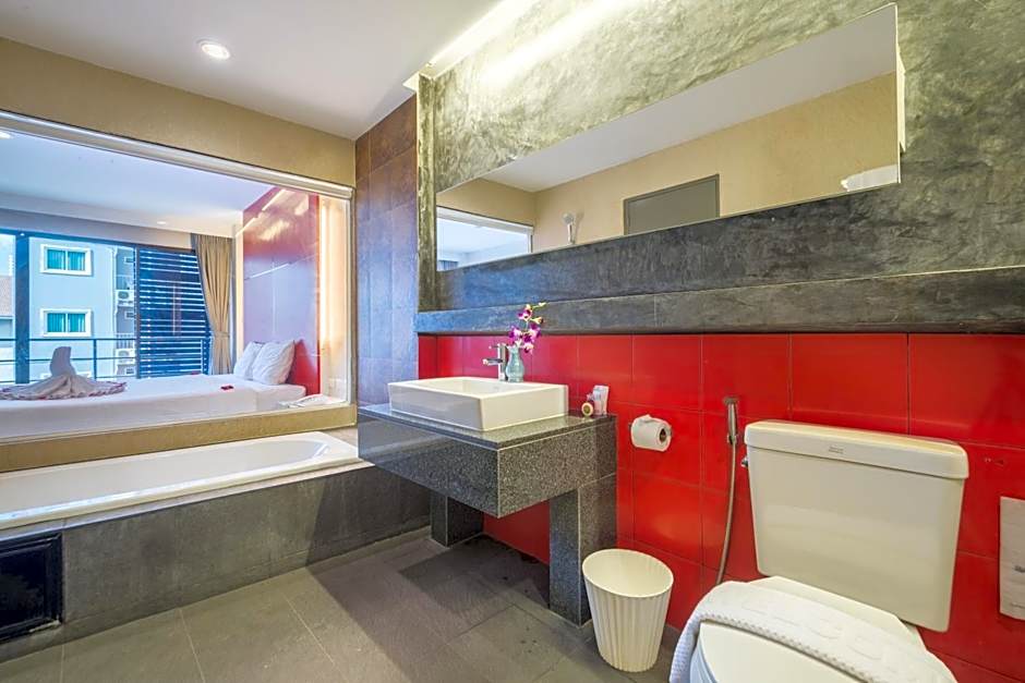 Alfresco Phuket Hotel