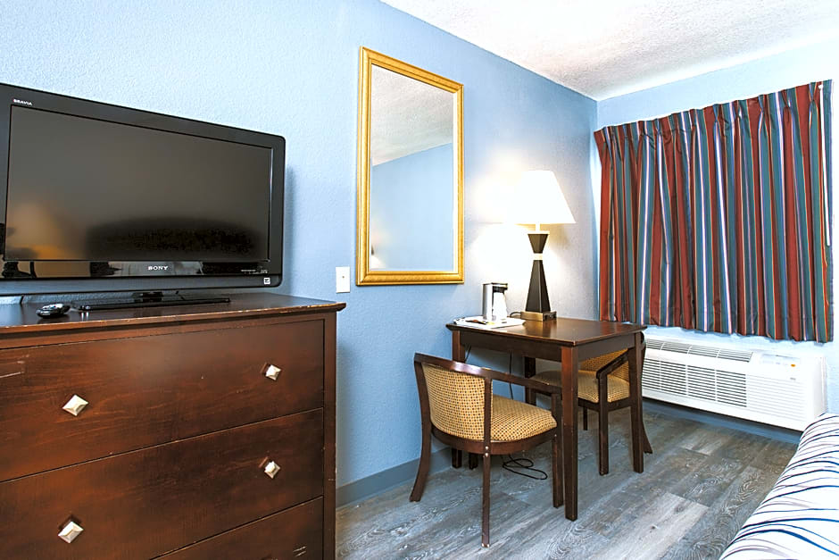 Coratel Inn & Suites By Jasper Park City - Wichita North