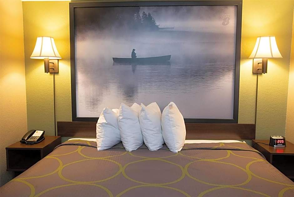 Super 8 by Wyndham Mississauga