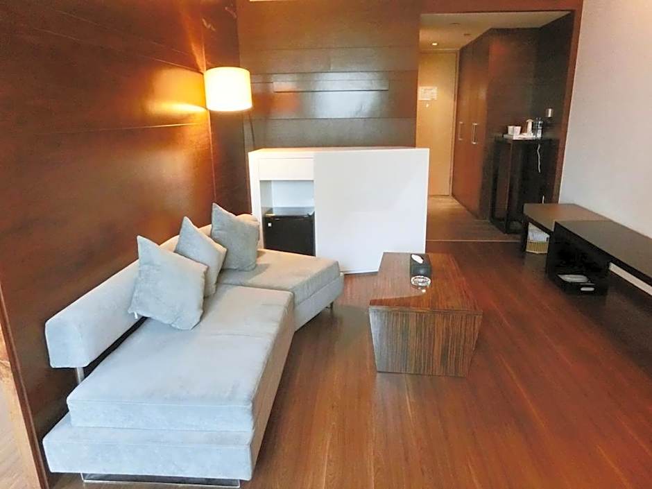 J Hotel