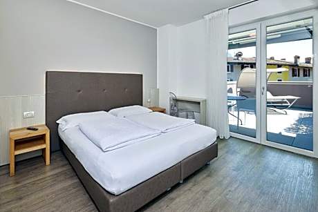 Triple Room with Terrace