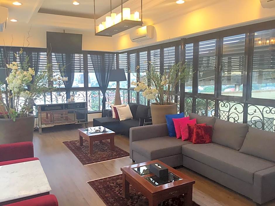 Roosseno Plaza Serviced Apartment