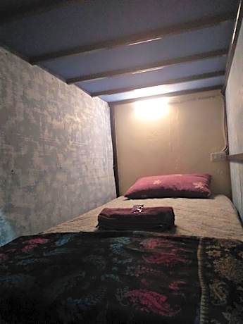 6-Bed Mixed Dormitory Room