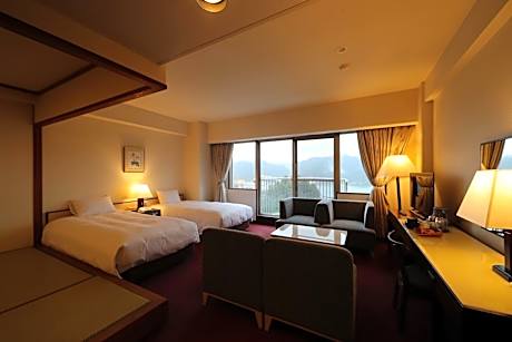 Deluxe Family Room