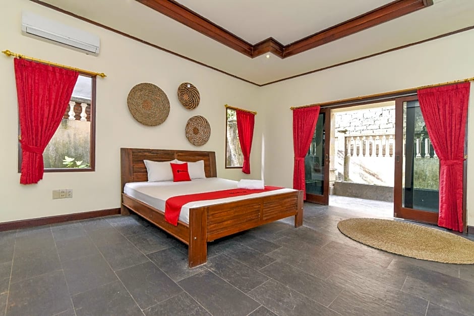 RedDoorz Plus near Seminyak Square