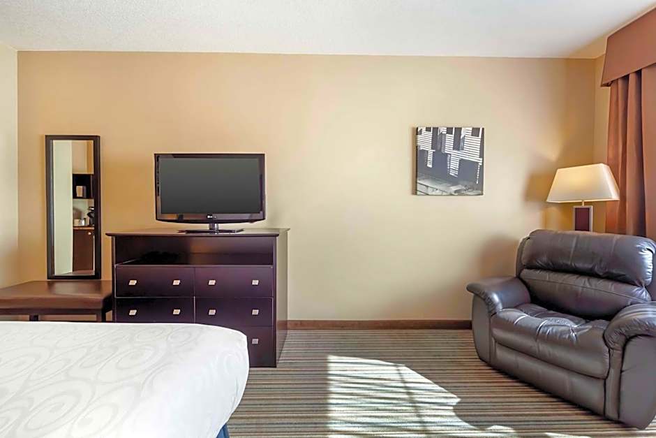 Best Western Plus Peace River Hotel & Suites