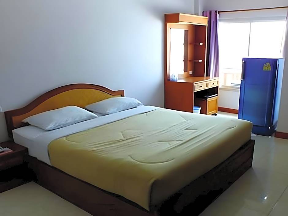 Dee Prom Hotel