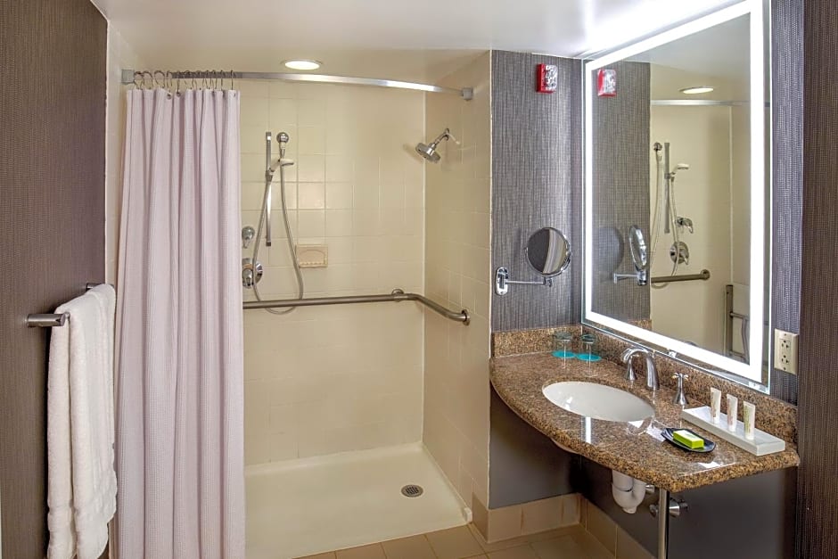 Le Meridien Boston Cambridge