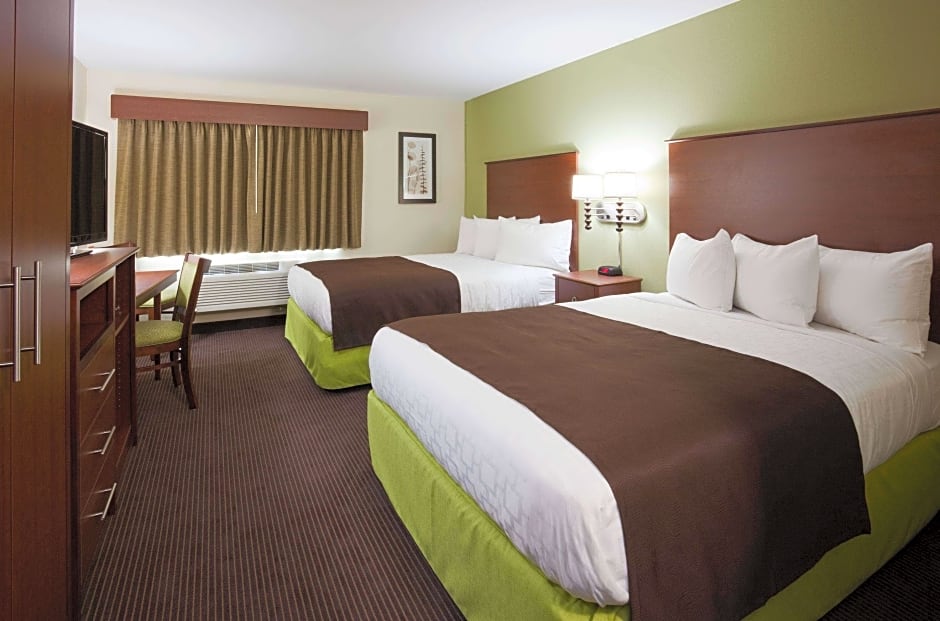 Photo 1 of 1 of 2 Queen Beds, Mobility Accessible