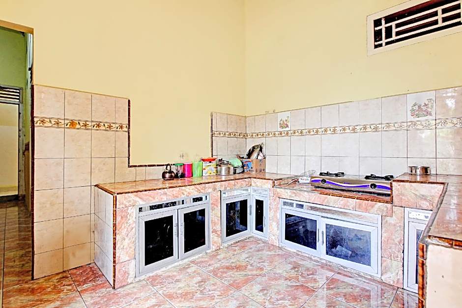 OYO 90307 Fj Alfaeyza Kost