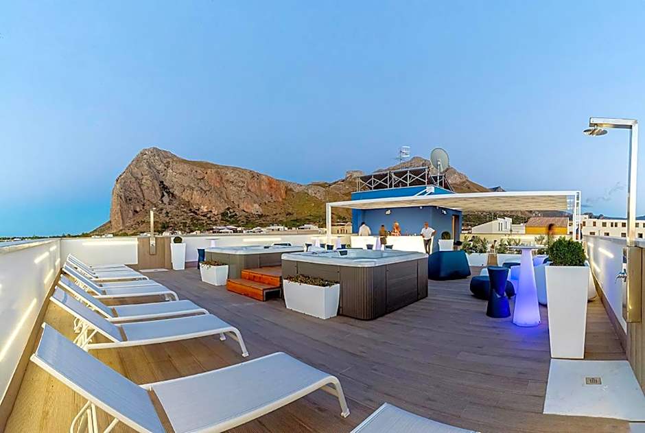 Sundeck Hotel