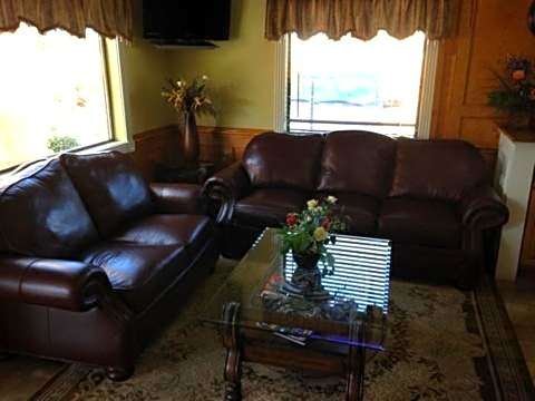 Downtowner Inn and Suites - Houston