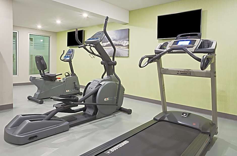 HOLIDAY INN EXPRESS & SUITES FREDERICTON By IHG