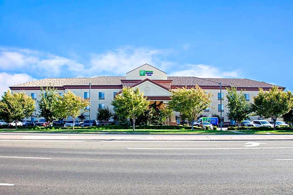 Holiday Inn Express & Suites Clovis Fresno Area By IHG