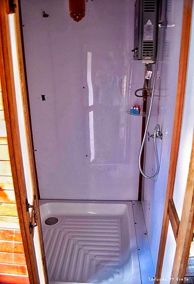 Khaosok Lake House @ Ratchaprapa Dam