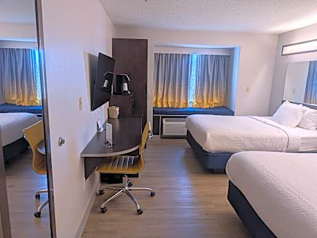 Queen Room with Two Queen Beds - Non-Smoking