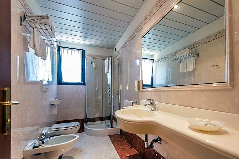 Admiral Hotel Villa Erme