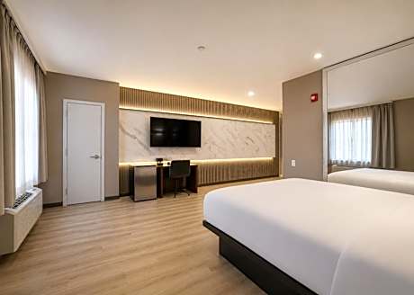 Deluxe Queen Room