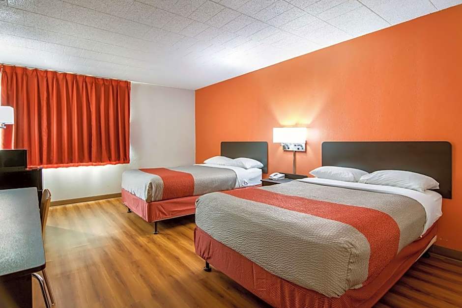 Motel 6-New Stanton, PA