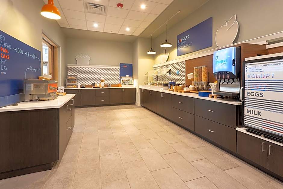 Holiday Inn Express And Suites Firestone Longmont By IHG