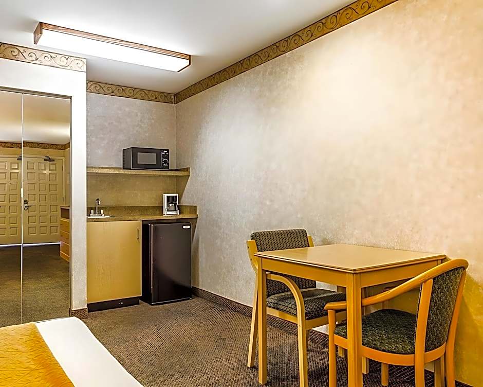 Bay Area Inn & Suites