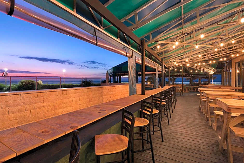 Surfbreak Oceanfront Hotel, Ascend Hotel Collection