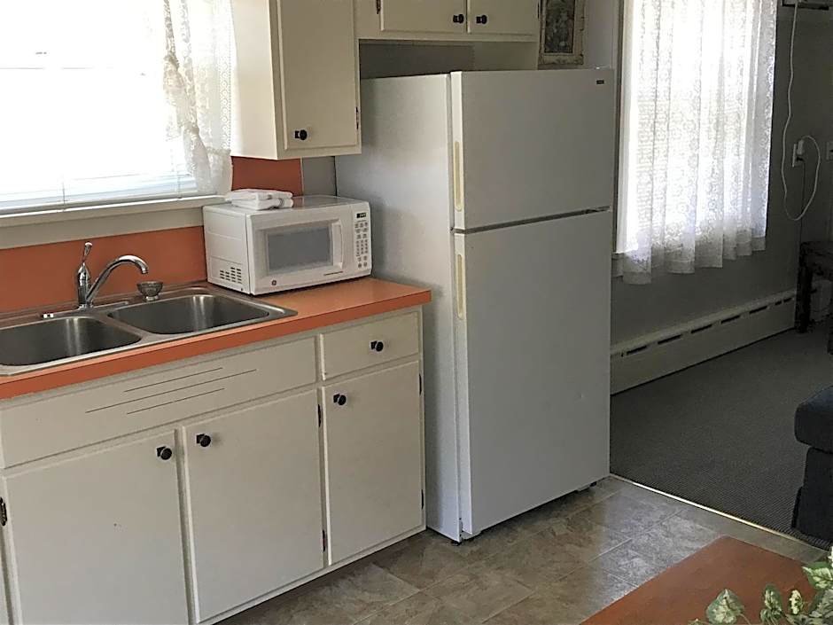 Simmons Motel and Suites