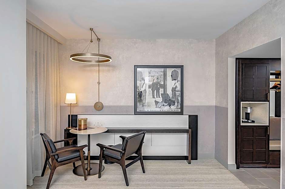 Hotel Fort Des Moines, Curio Collection by Hilton