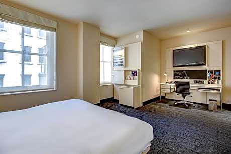 Premium King Room with Tub - Mobility/Hearing Accessible