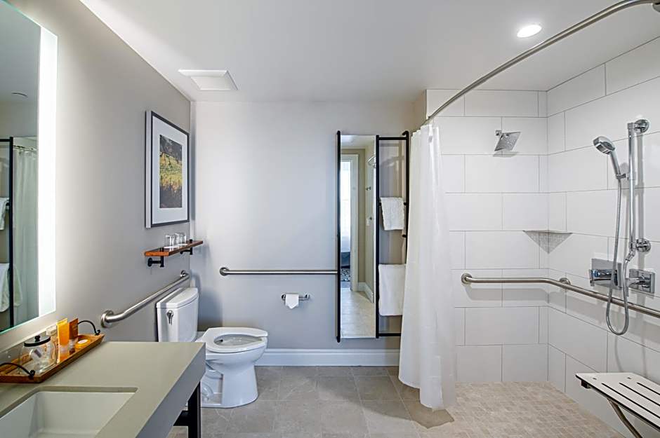 Hotel E