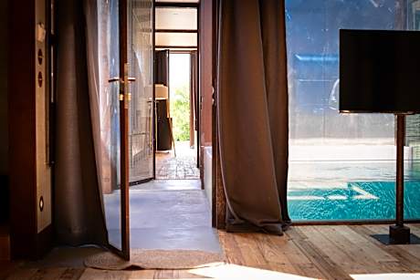 Private Pool Suite (2 rooms)