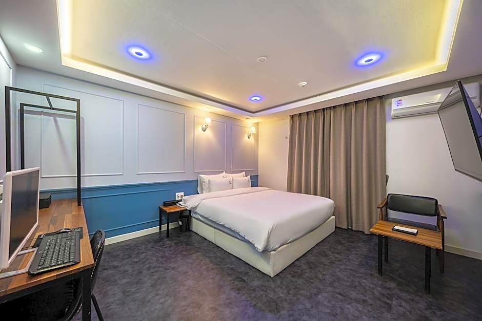 Gray Hotel