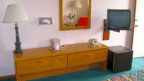 Queen Room - Non-Smoking